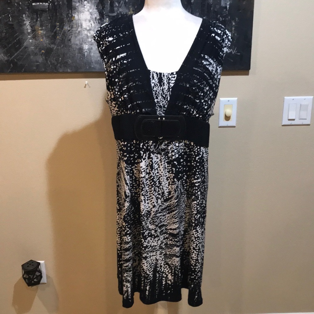 Style & Co. Women’s Black & White Belted Front Dress with Modest V-Neck-Size XL